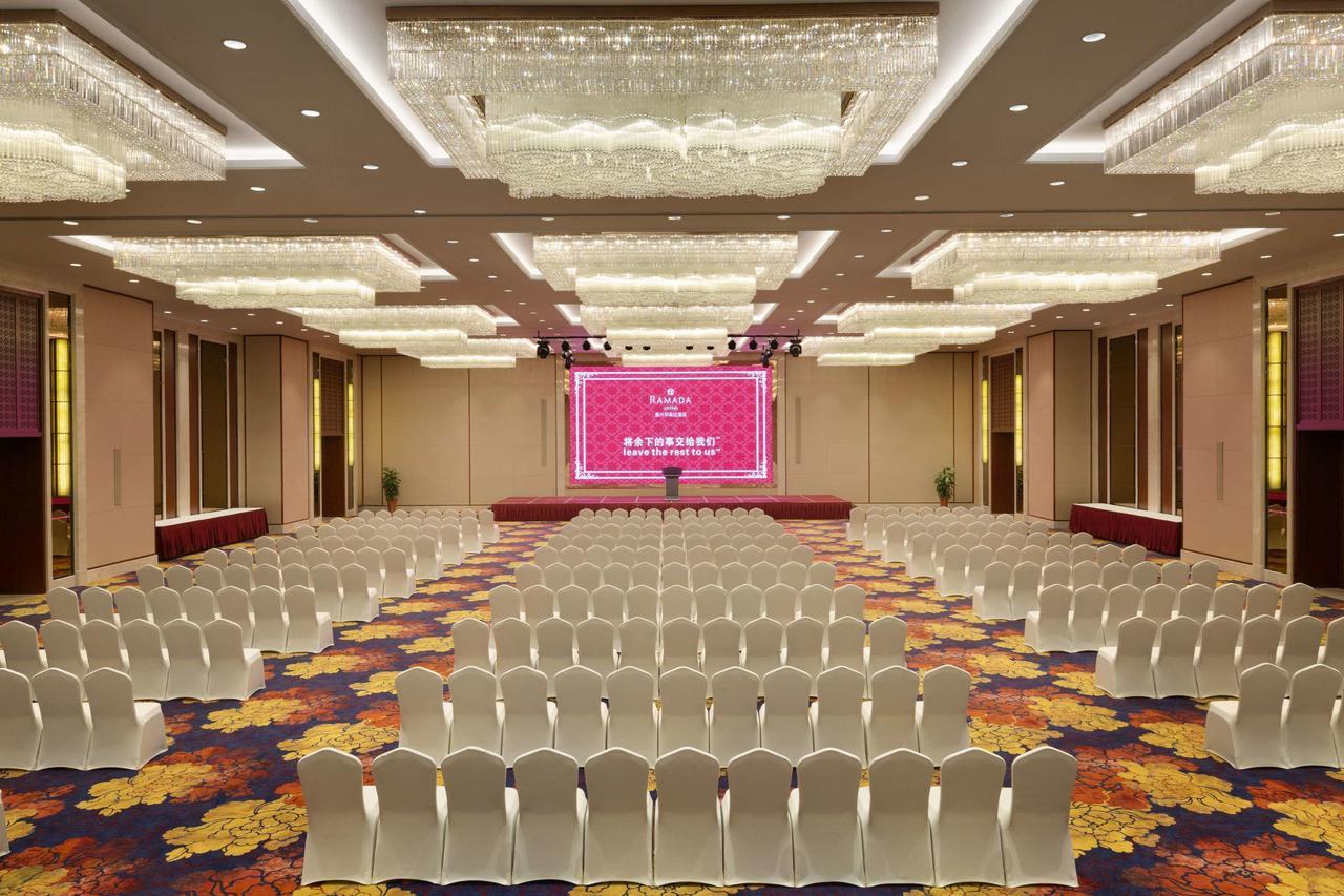Ramada Jiaxing Hotel Bagian luar foto